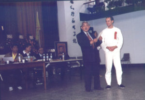 Pierre participant à un festival de Tai Chi Chuan à Taïwan - Remise de diplôme